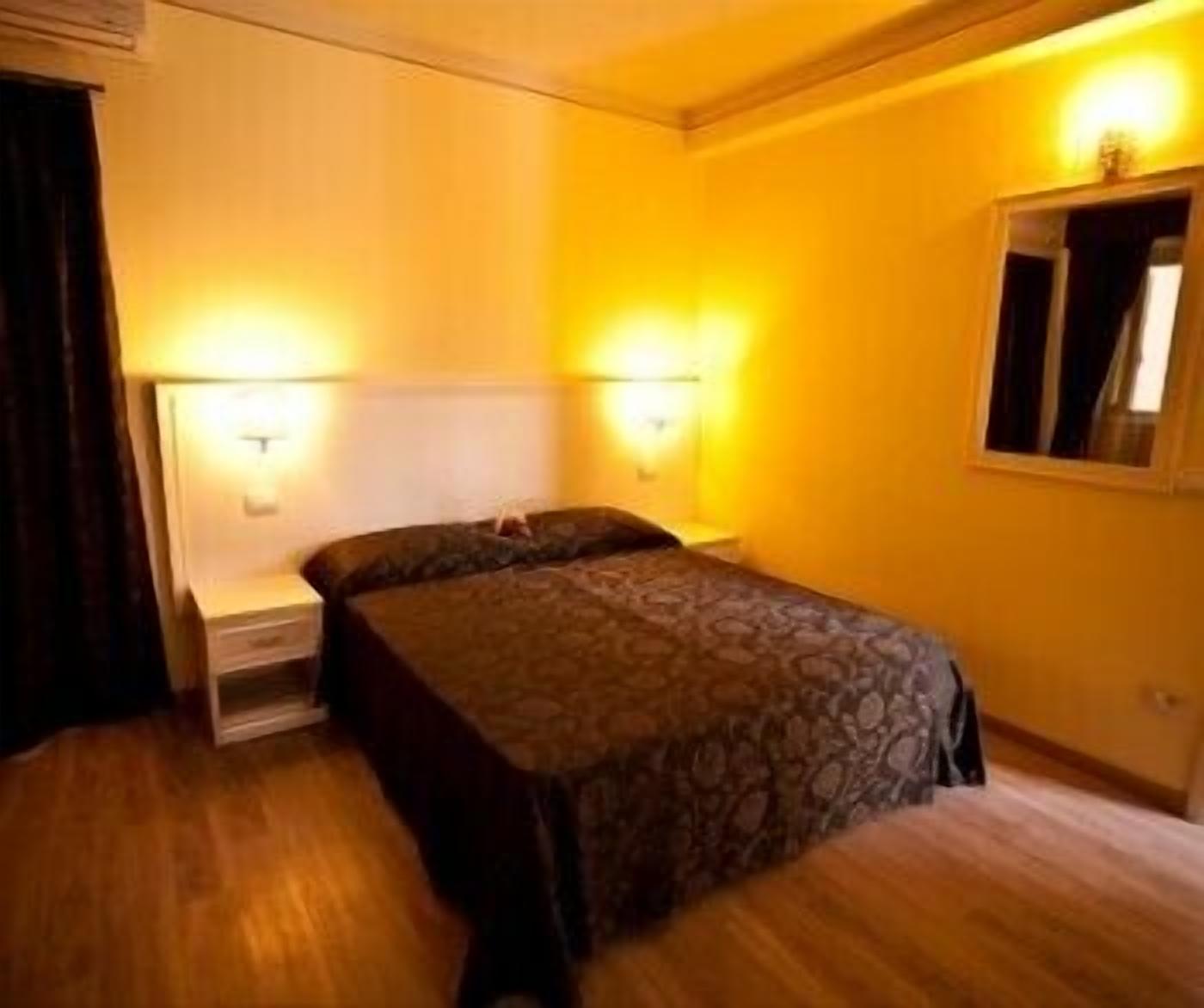 select comfort beds, minibar, in-room safe, desk