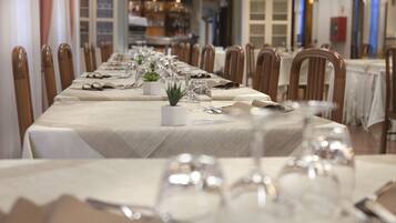 Breakfast and dinner served, Italian cuisine