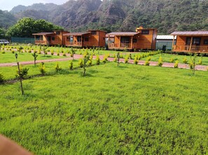 家庭洋房, 2 間臥室, 廚房, 花園景觀 | 迷你吧、客房內保險箱、書桌、筆電工作空間