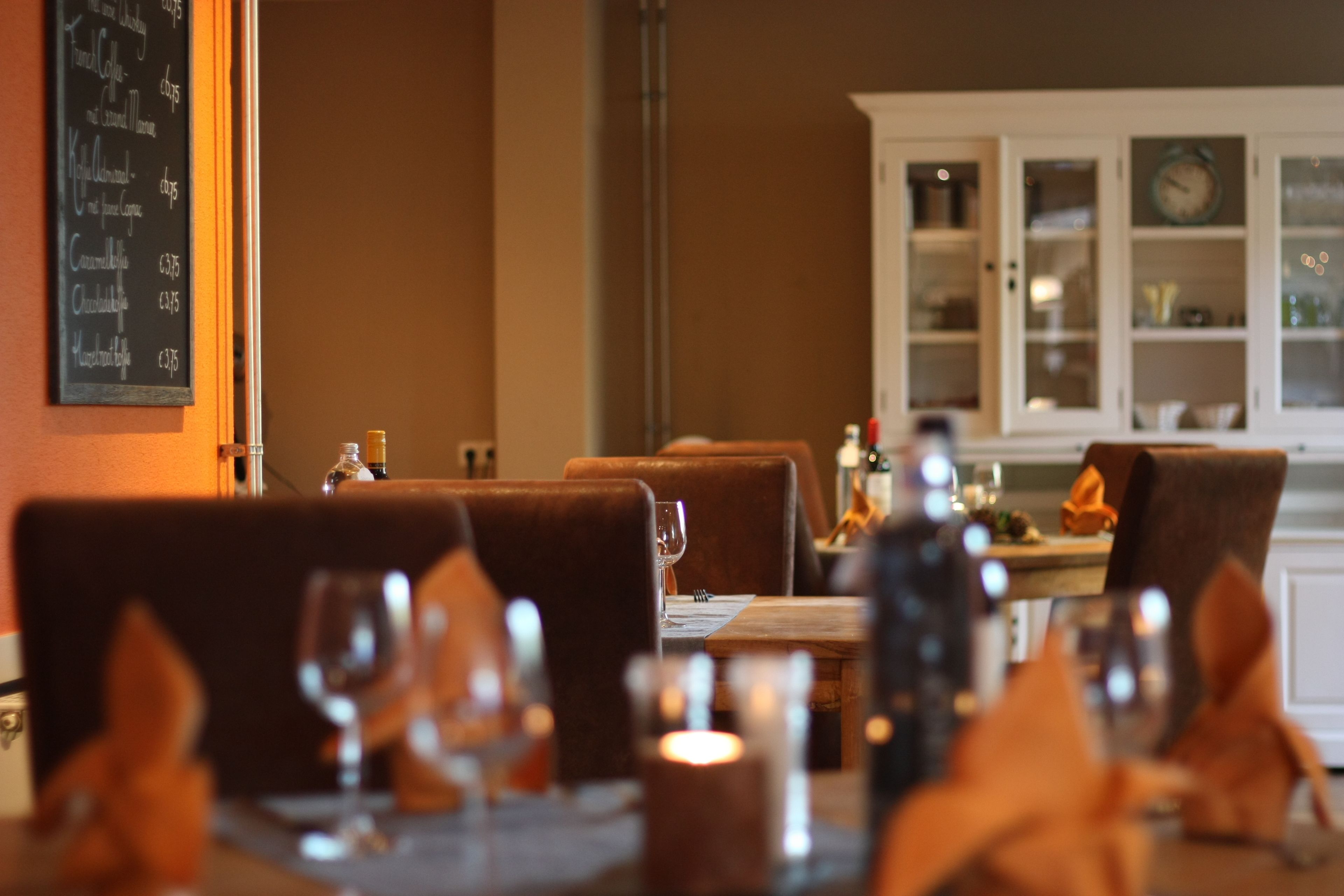 breakfast, lunch and dinner served