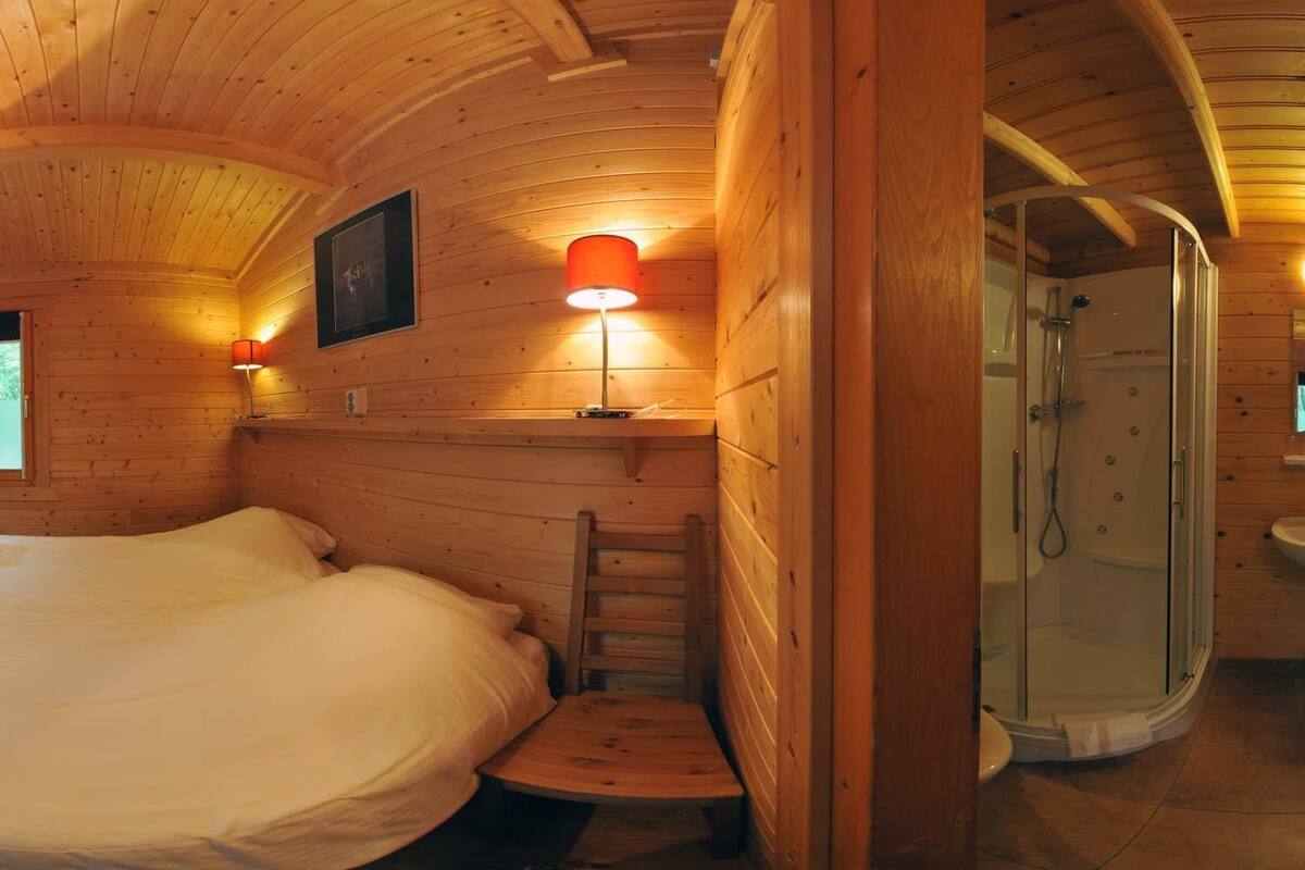 blackout curtains, cots/infant beds, rollaway beds, free wifi