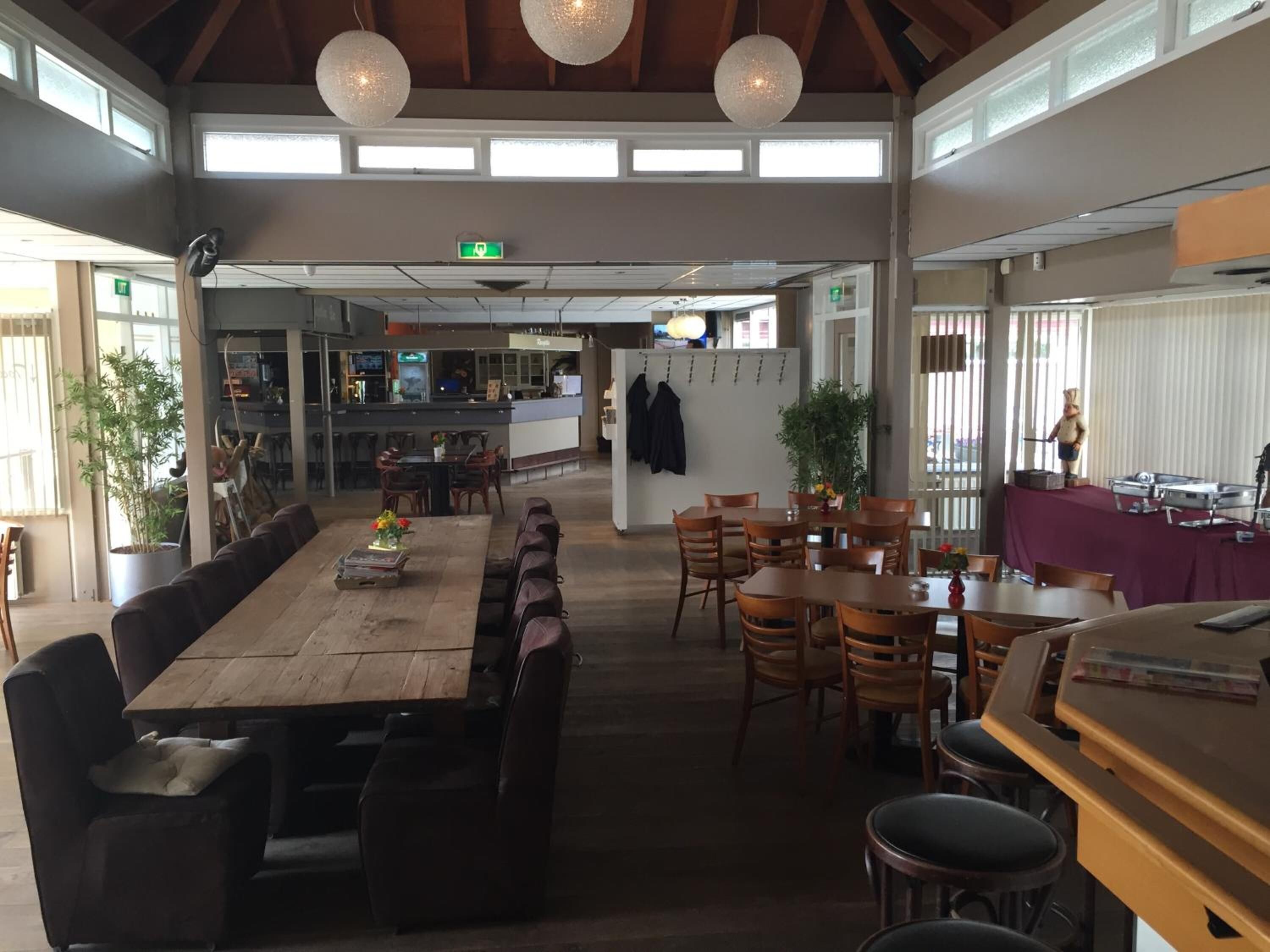 Breakfast, lunch and dinner served