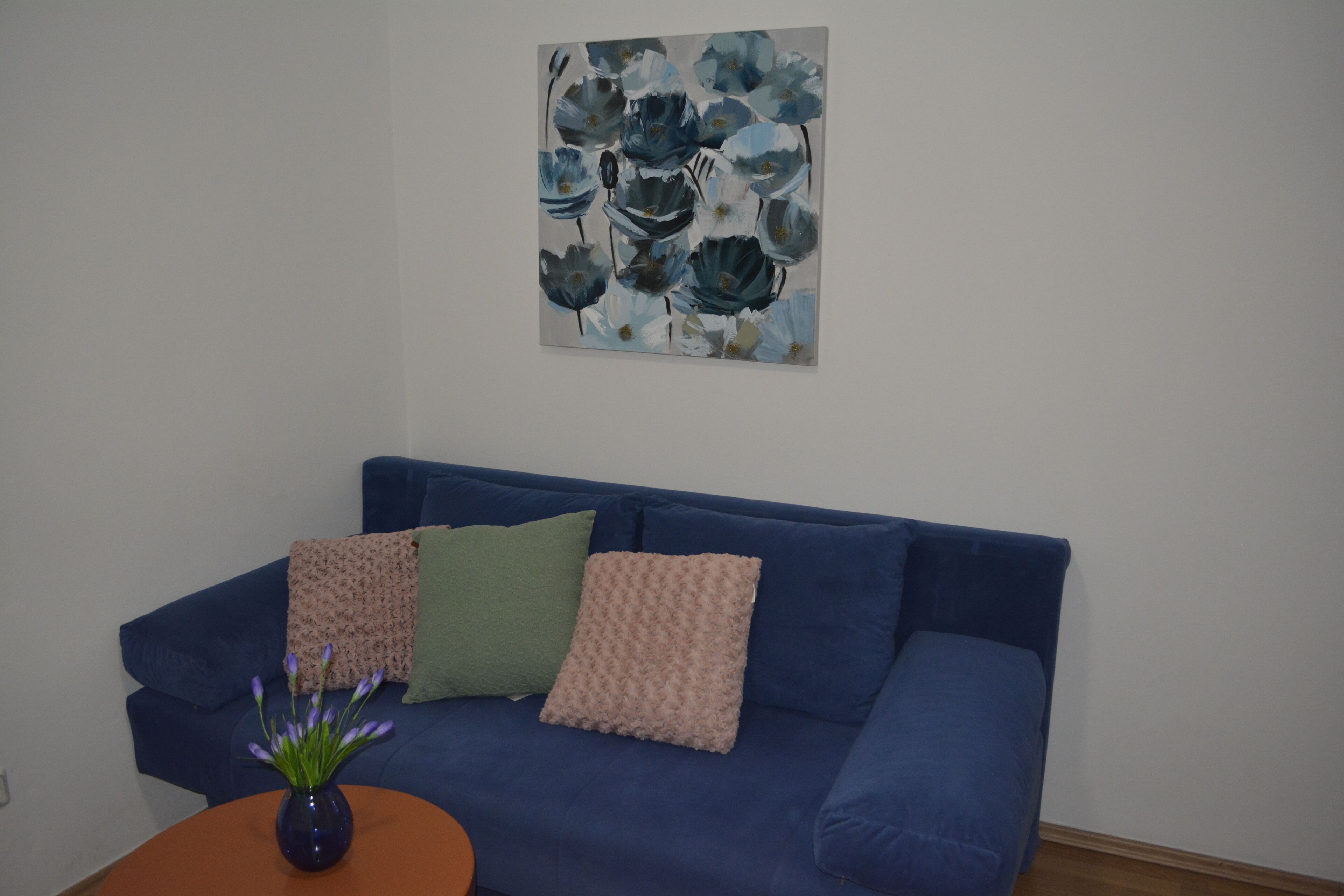 suite | minibar, in-room safe, bed sheets