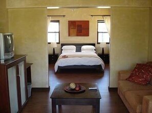 1 bedroom, in-room safe, free WiFi, bed sheets