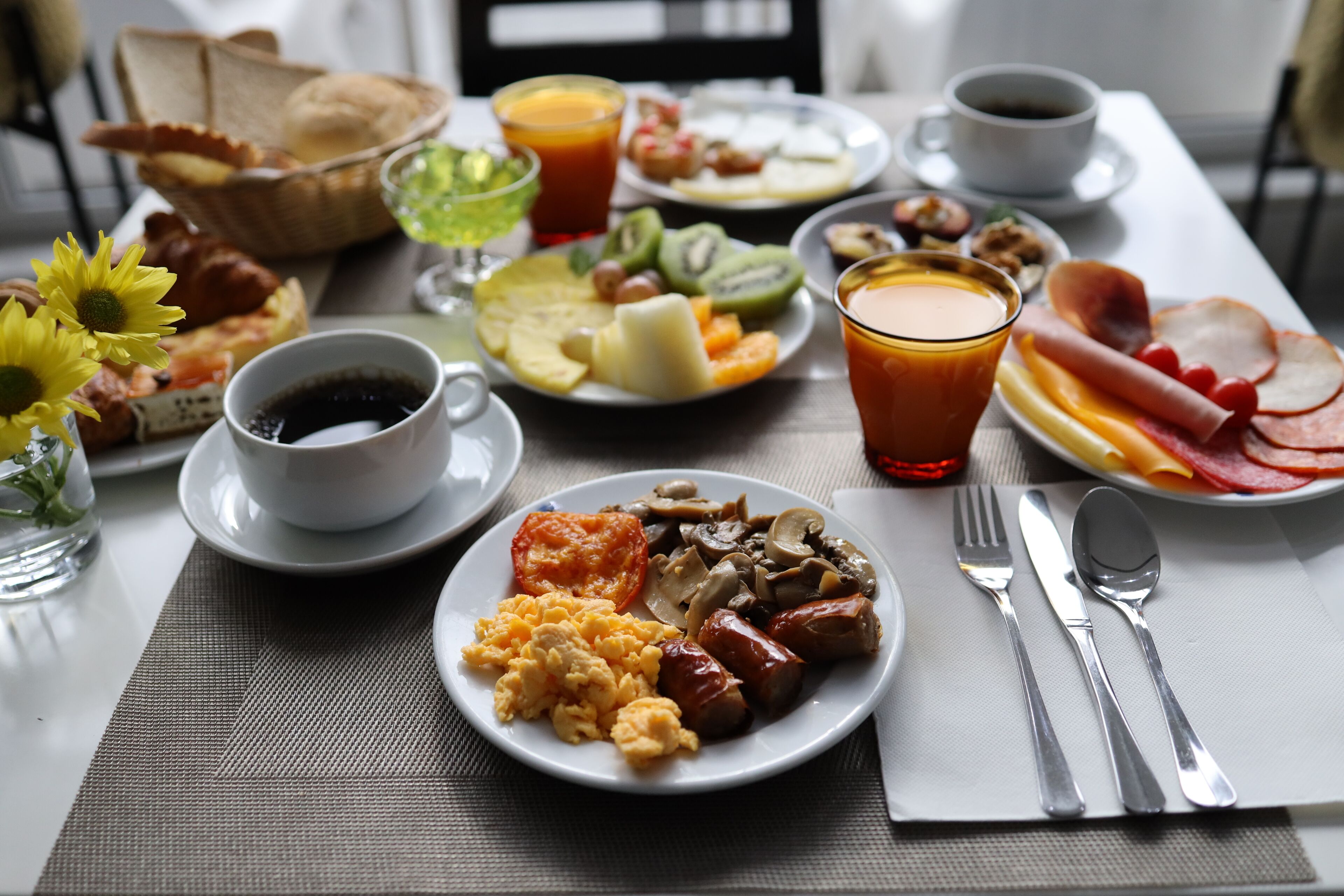 Desayuno continental todos los días (EUR 12 por persona) 
