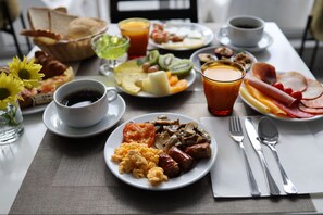 Daily continental breakfast (EUR 12 per person)