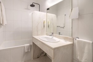 Artículos de tocador gratuitos, secador de pelo, batas, bidet