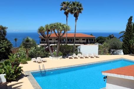 Outdoor pool, pool loungers