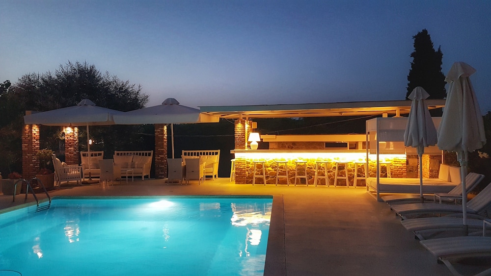 ΟΙKIES Small & Elegant Hotel photo 2