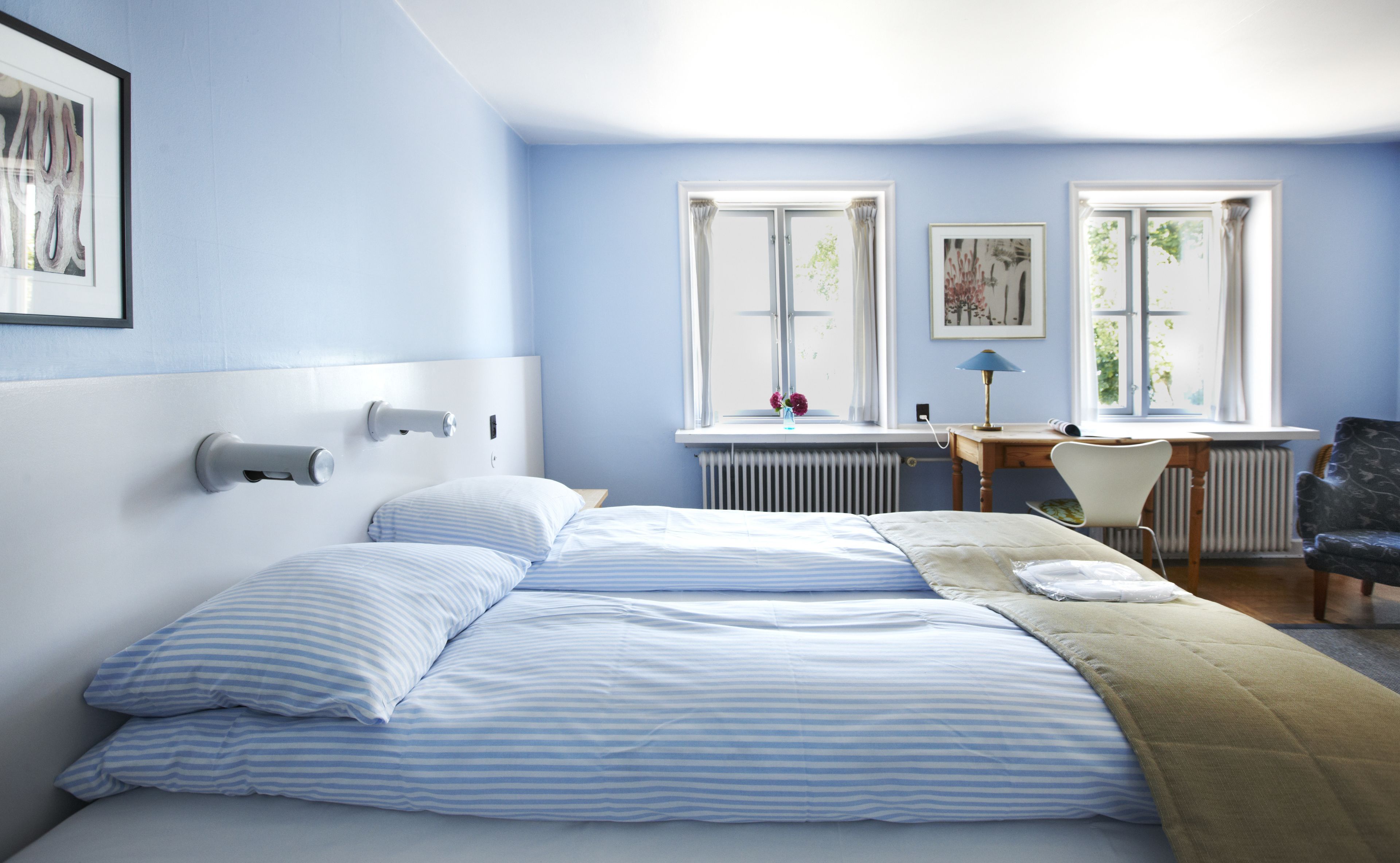 1 bedroom, pillow-top beds, individually decorated