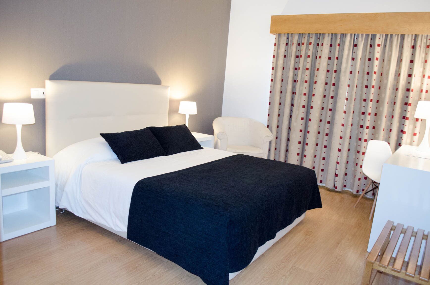 desk, blackout curtains, soundproofing, free wifi