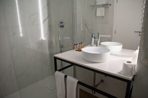Superior Room | Bathroom | Free toiletries, hair dryer, towels - Durão (Viseu)