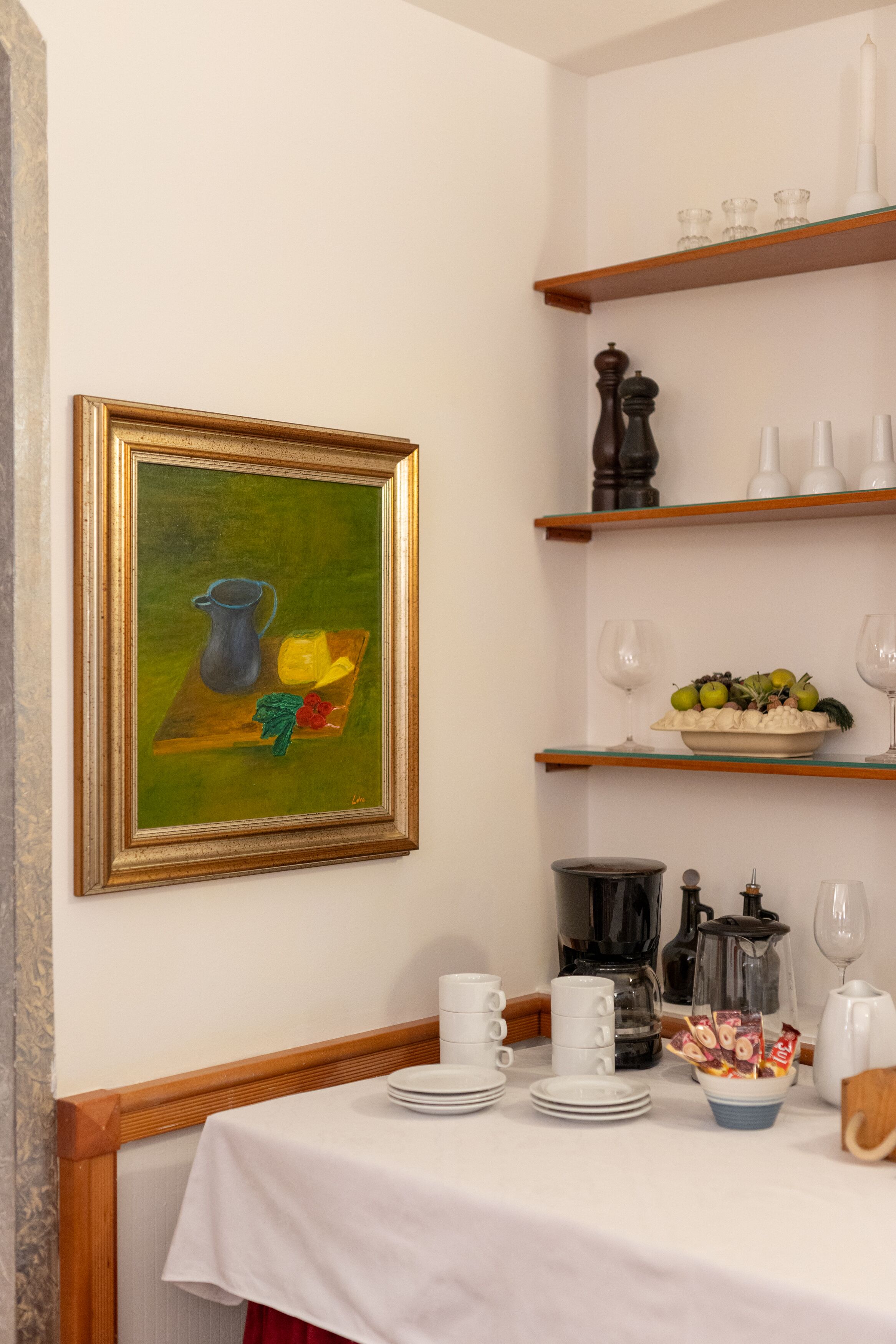 daily continental breakfast (eur 13 per person)