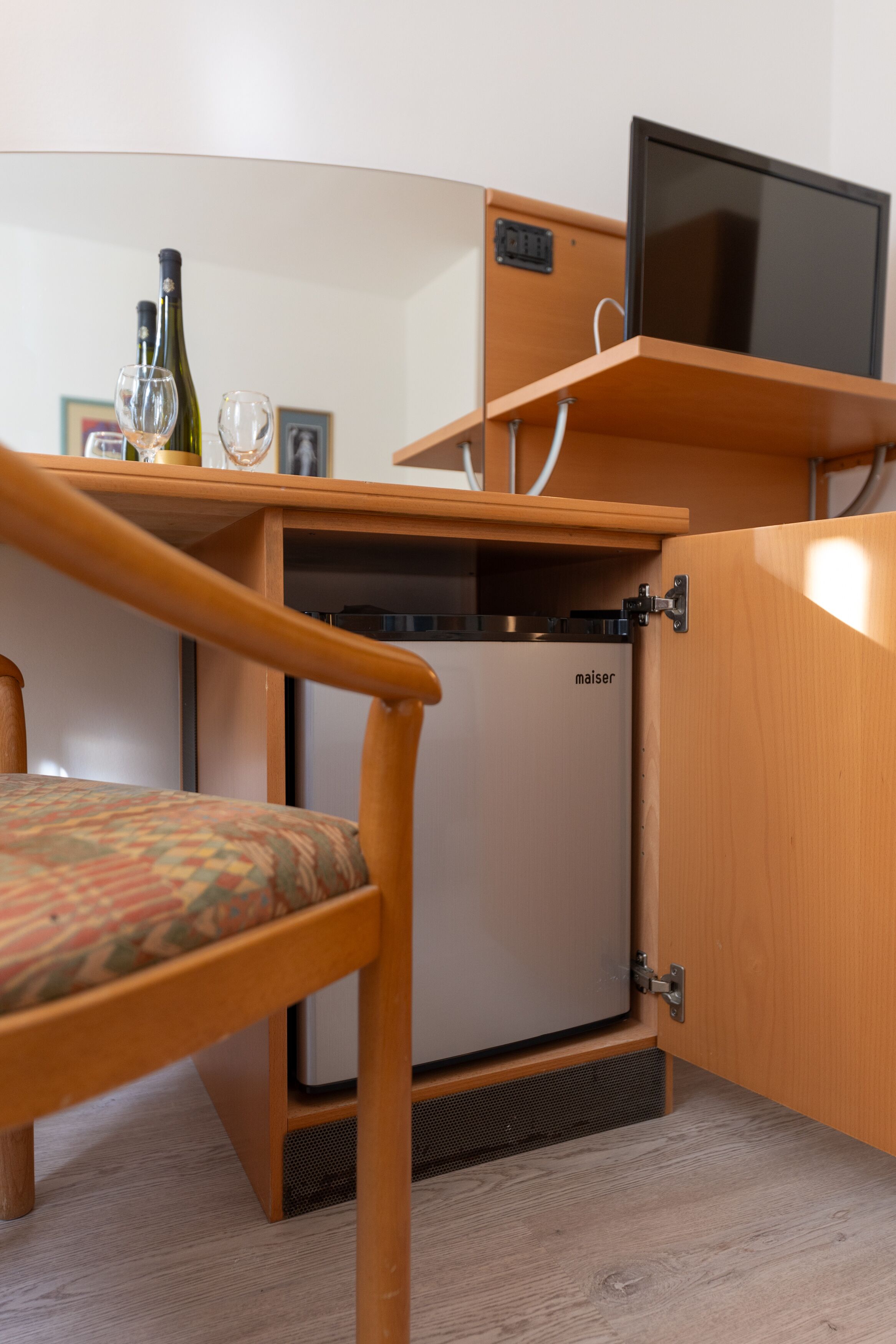 standard room, 2 single beds | 1 bedroom, down duvets, pillow-top beds, individually decorated