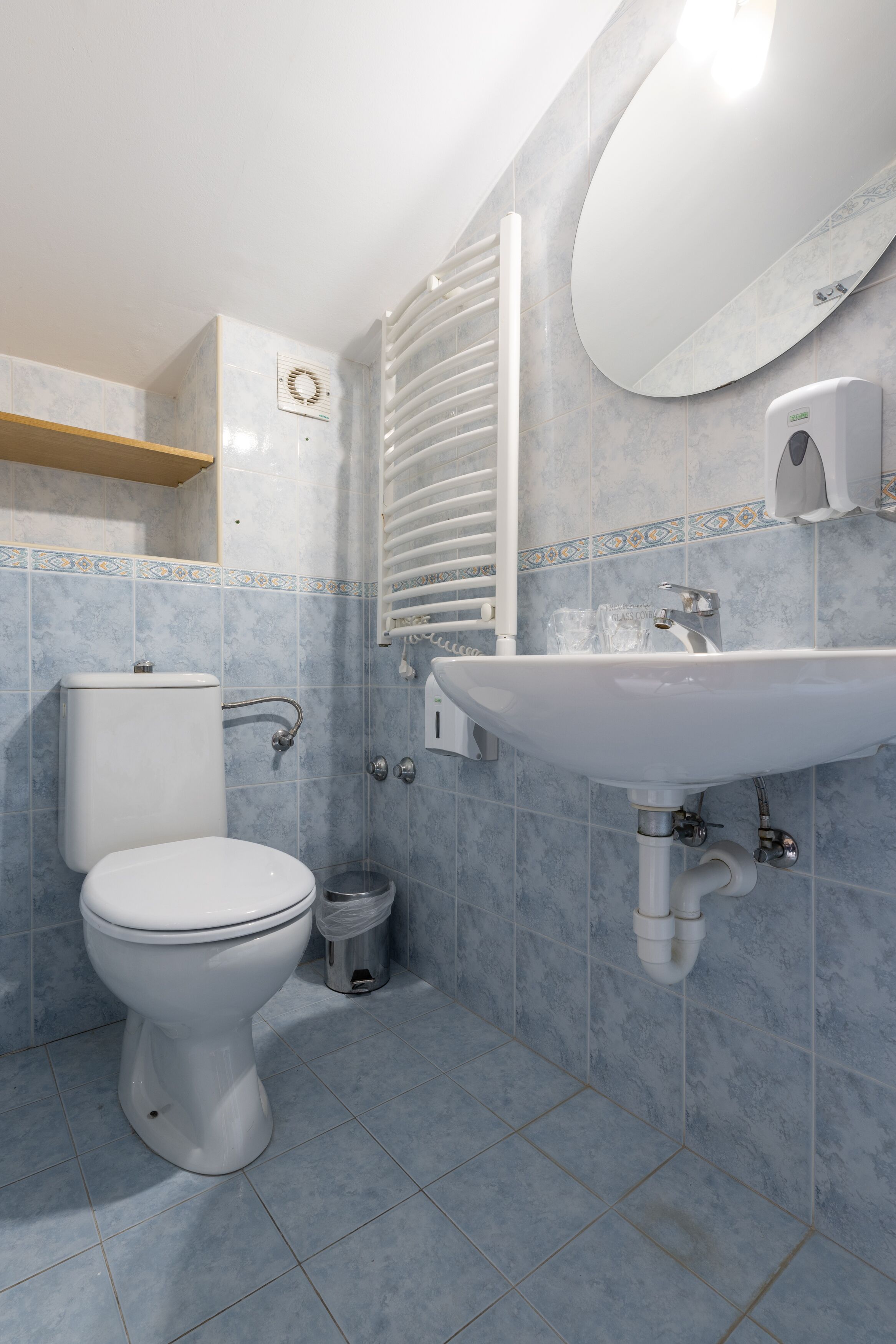 family room, 1 king bed with sofa bed | bathroom | shower, free toiletries, hair dryer, towels