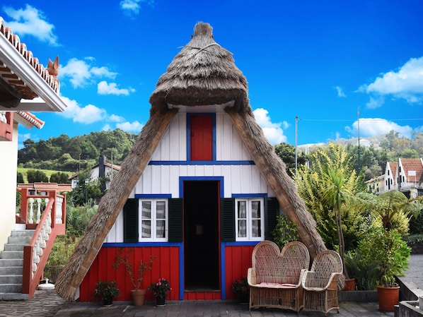 Exterior detail - O Colmo (Santana)