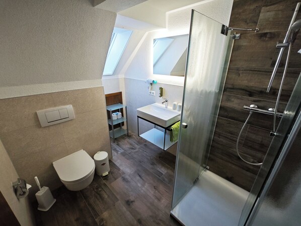 Doppelzimmer, Balkon, Bergblick | Badezimmer