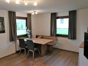 Leilighet – comfort, 1 soverom, kjøkken | Spiseområde på rommet