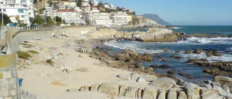 على الشاطئ، رمال بيضاء