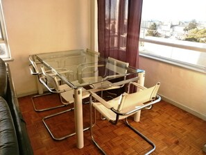 스탠다드 아파트, 침실 2개 (Self Sevicing & Self Catering) | 객실 내 식사 공간