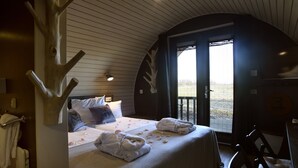 Romantic Cabin, Garden Area | In-room safe, soundproofing, iron/ironing board (on request)