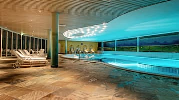 Indoor pool, sun loungers