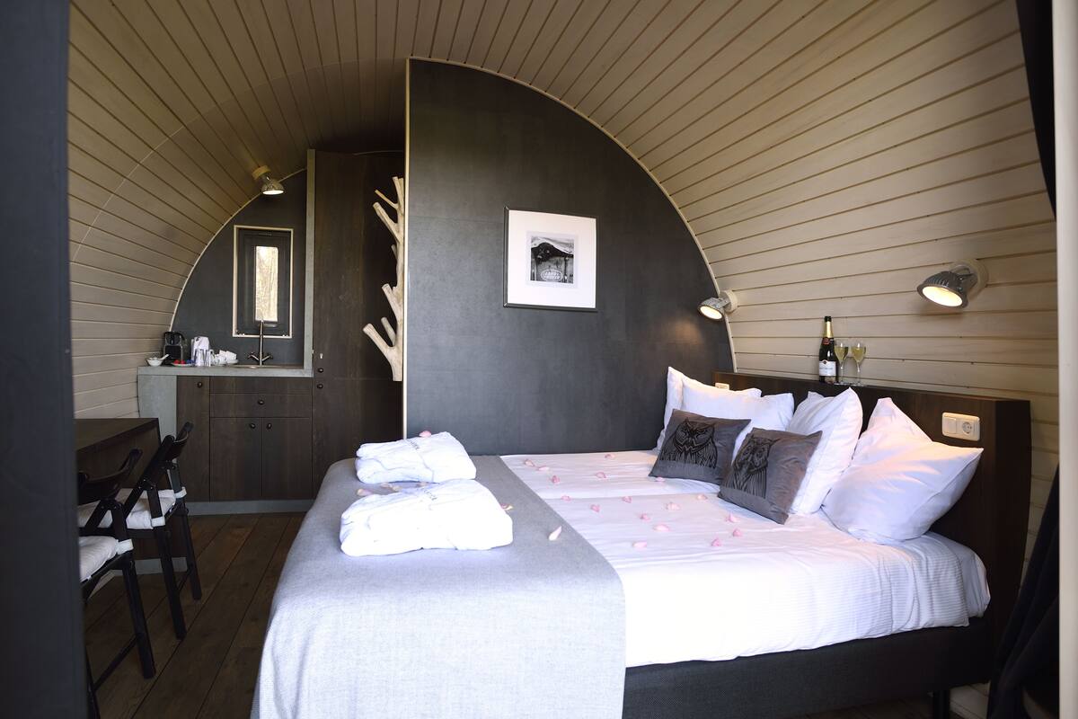 Romantic Cabin, Garden Area | In-room safe, soundproofing, iron/ironing board (on request)