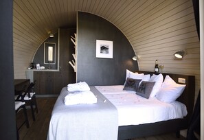Romantic Cabin, Garden Area | In-room safe, soundproofing, iron/ironing board, free WiFi - Hotel Landgoed de Holtweijde (Lattrop)