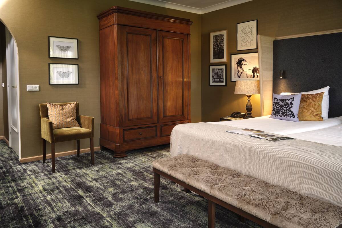 Double Room | In-room safe, soundproofing, iron/ironing board (on request)