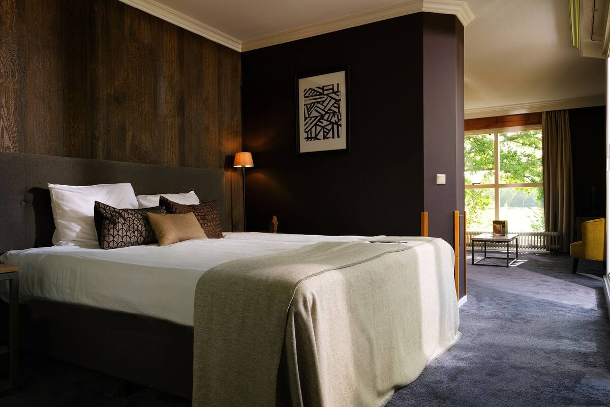 Landhuis Suite | In-room safe, soundproofing, iron/ironing board (on request)