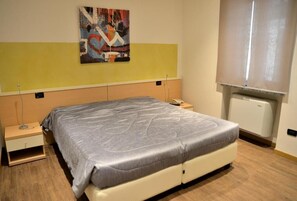 Sábanas italianas Frette, minibar y caja de seguridad en la habitación 