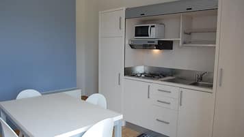 Appartamento, 2 camere da letto | Cucina privata | Frigorifero, tavolo da pranzo