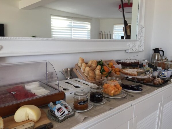Frokostbuffé hver dag (mot et tillegg)