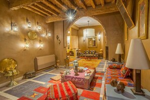 Lobby sitting area - Dar Azawad (M'Hamid El Ghizlane)