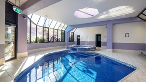 Piscina coperta, piscina all'aperto