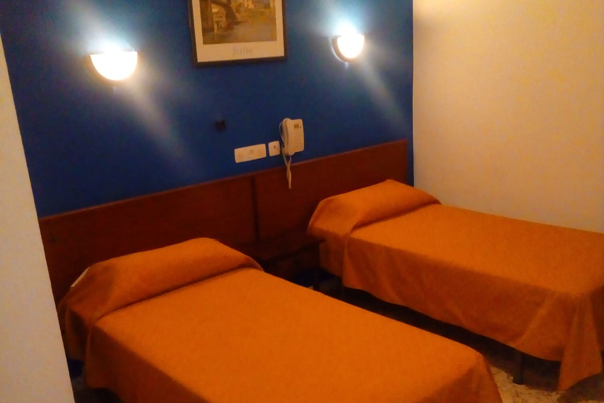 standard double or twin room | desk, blackout curtains, free wifi, bed sheets