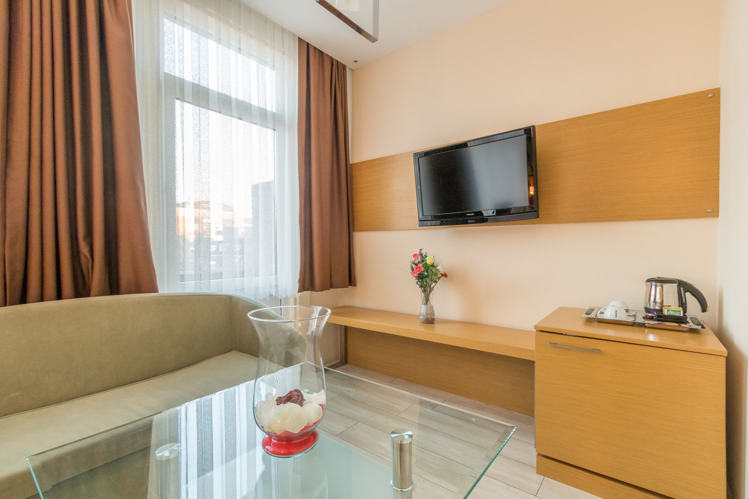Deluxe Suite | 1 bedroom, premium bedding, in-room safe, desk