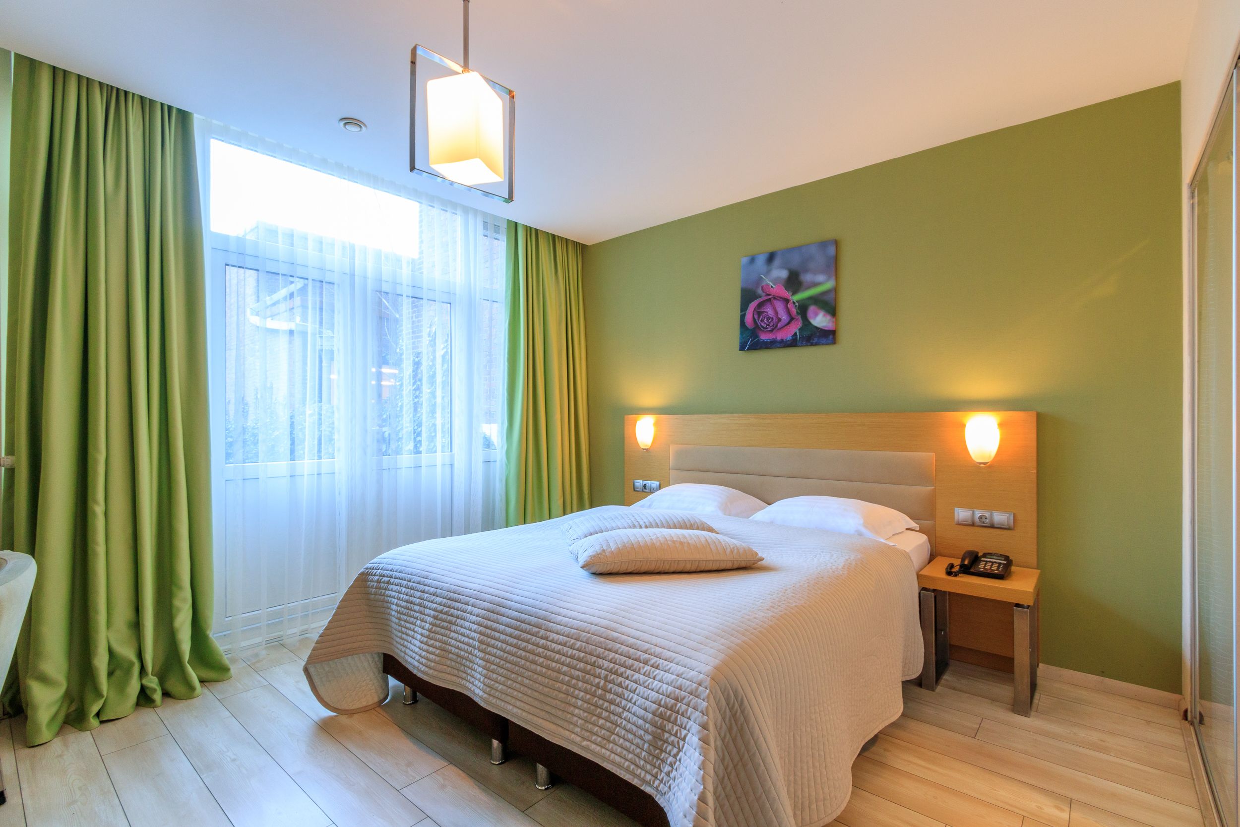 Deluxe Room | 1 bedroom, premium bedding, in-room safe, desk