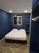 1 bedroom, premium bedding, in-room safe, desk