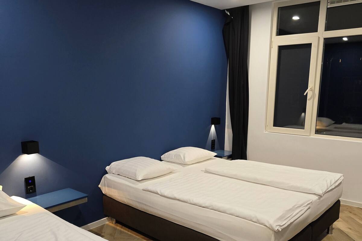 Quarto triplo | 1 quarto, roupas de cama premium, cofres nos quartos, escrivaninha