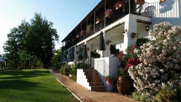Seasonal outdoor pool, pool umbrellas