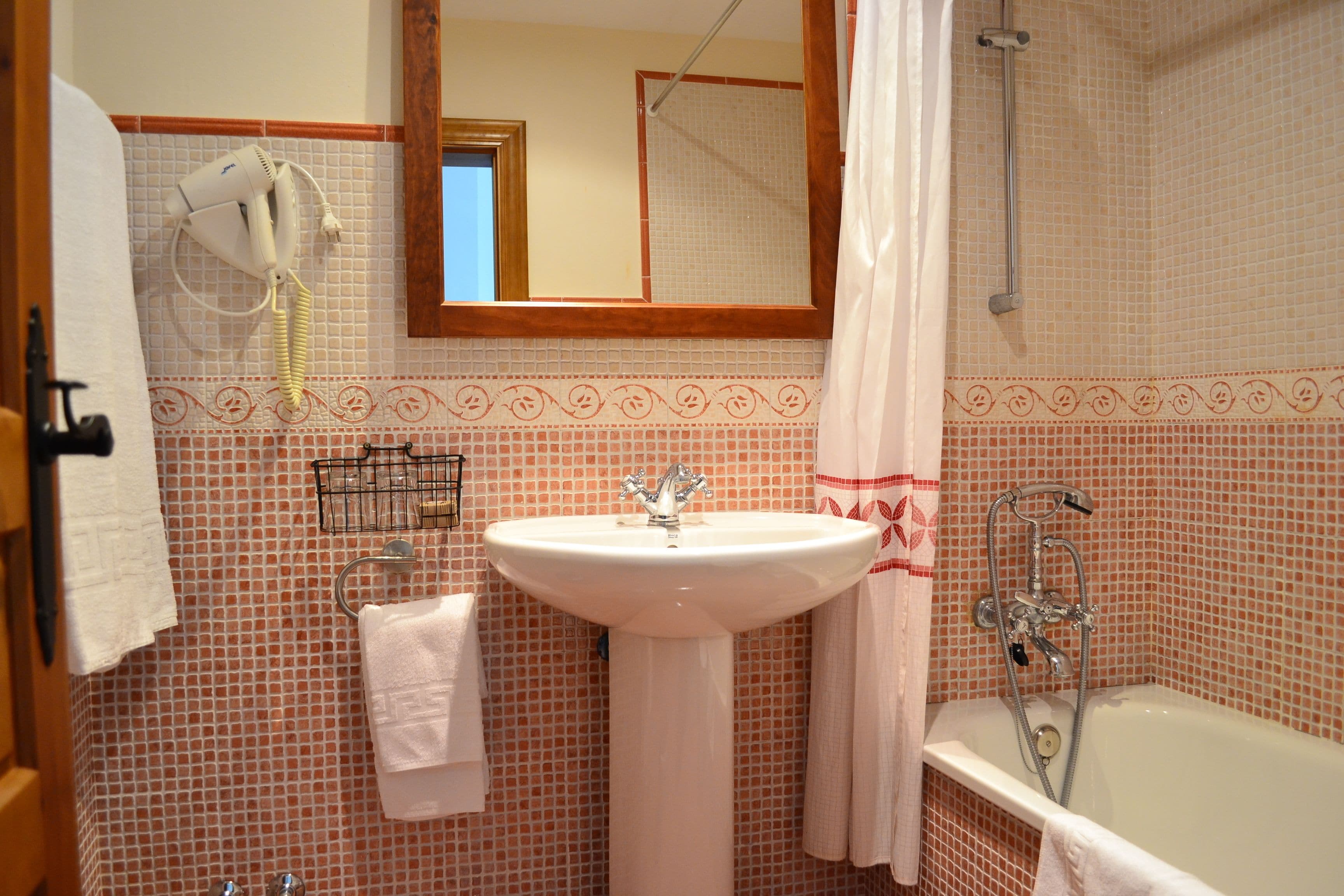 double room | bathroom | free toiletries, hair dryer, towels