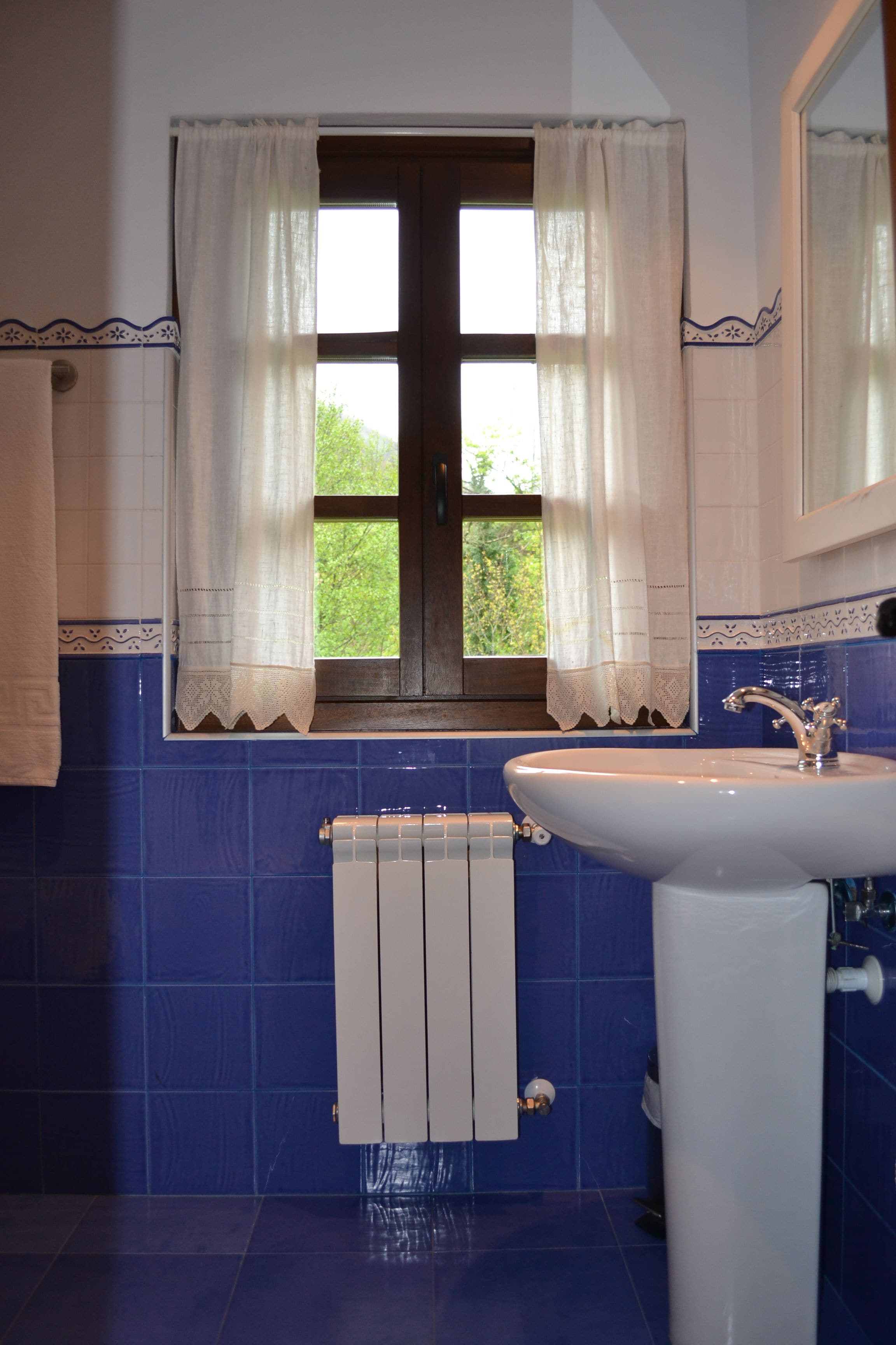 double room | bathroom | free toiletries, hair dryer, towels