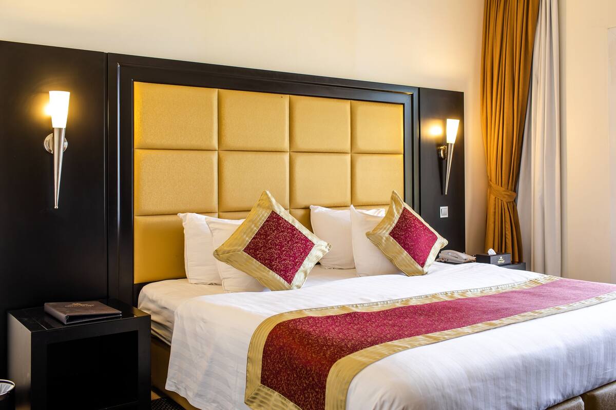 Deluxe Chalet | In-room safe, desk, iron/ironing board (on request), cribs (free)