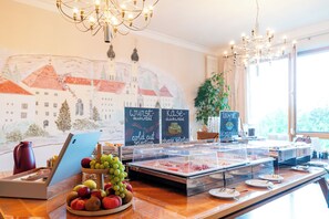 A buffet area with a selection of meats, cheeses, and fruits. - Klostergasthof Roggenburg (Roggenburg)