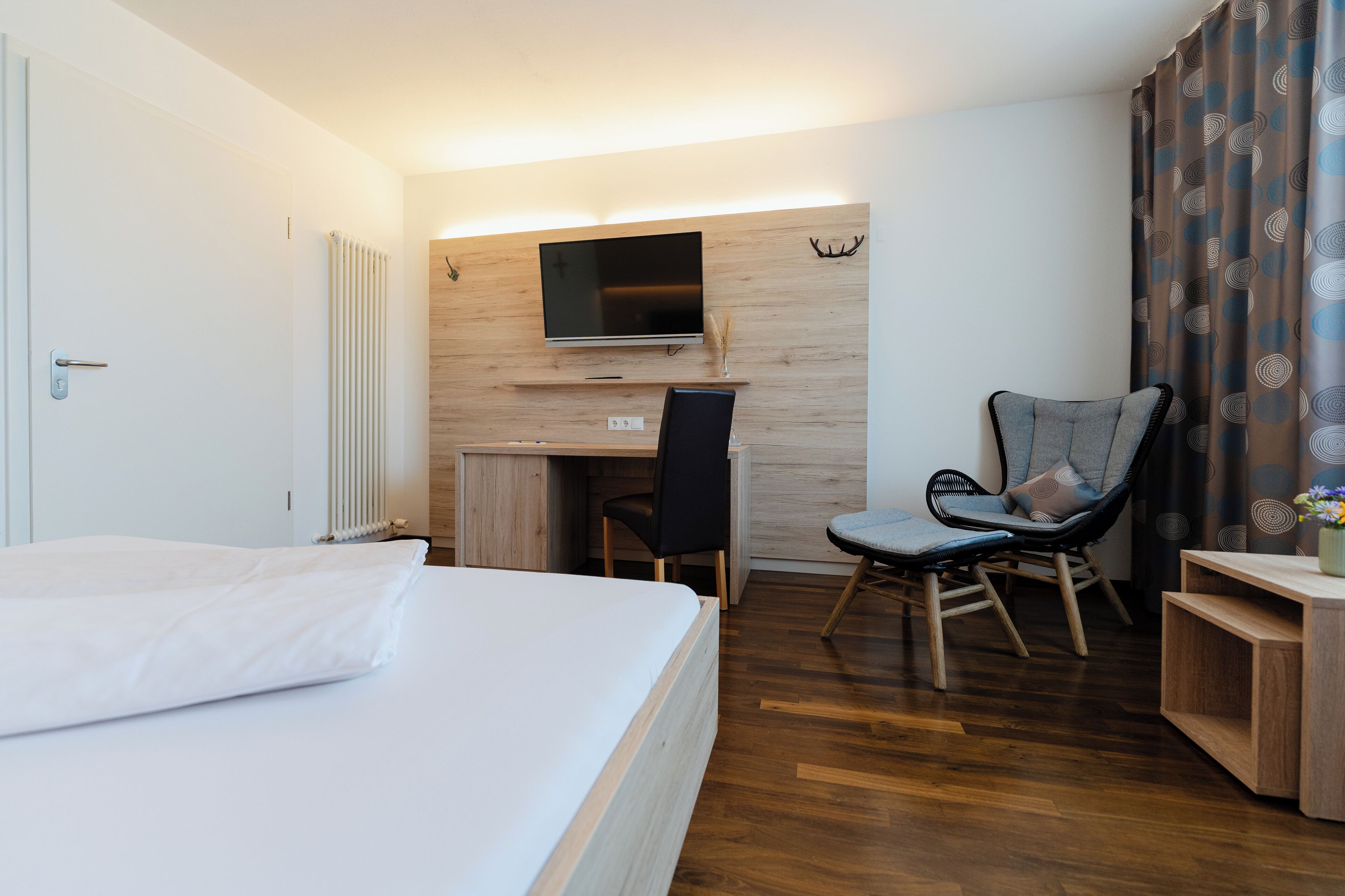 고급 침구, 객실 내 금고, 책상, 노트북 작업 공간