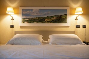 Dobbeltrom – deluxe, 1 dobbeltseng | Sengetøy av topp kvalitet, dundyner, memory foam-senger og minibar