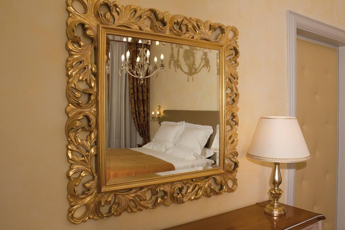 hypo-allergenic bedding, minibar, in-room safe, soundproofing