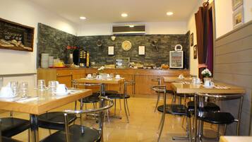 Daily continental breakfast (EUR 10 per person)