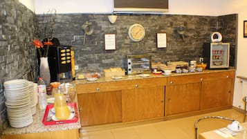 Single Room | In-room safe, desk, iron/ironing board, free WiFi
